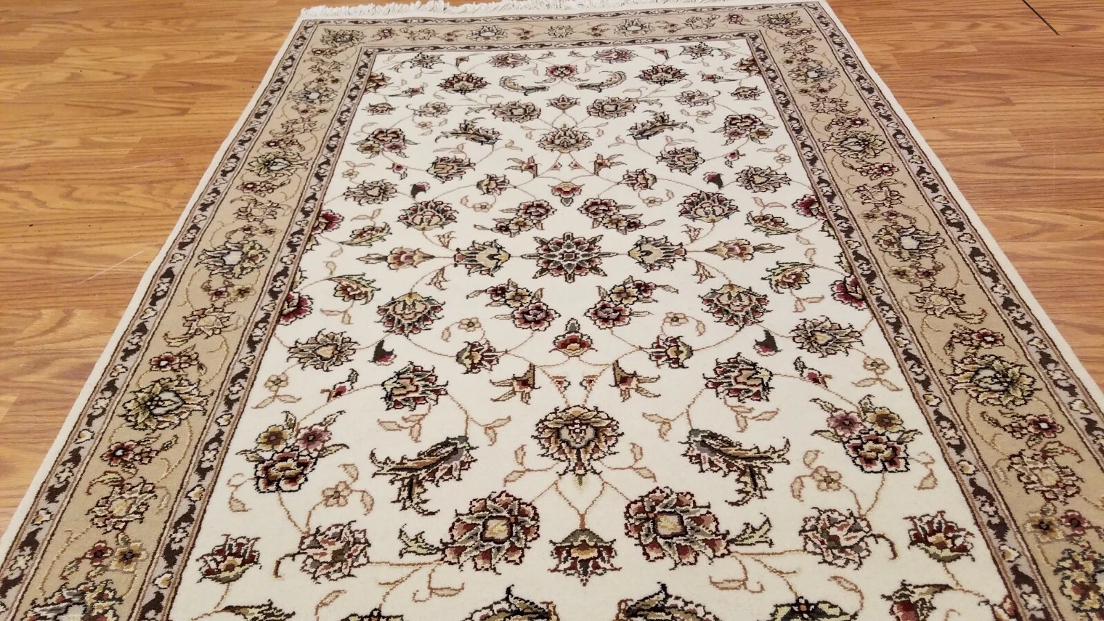 3 x 5 Ivory All over Design Fine quality Wool & Silk Hand Knotted Area rug