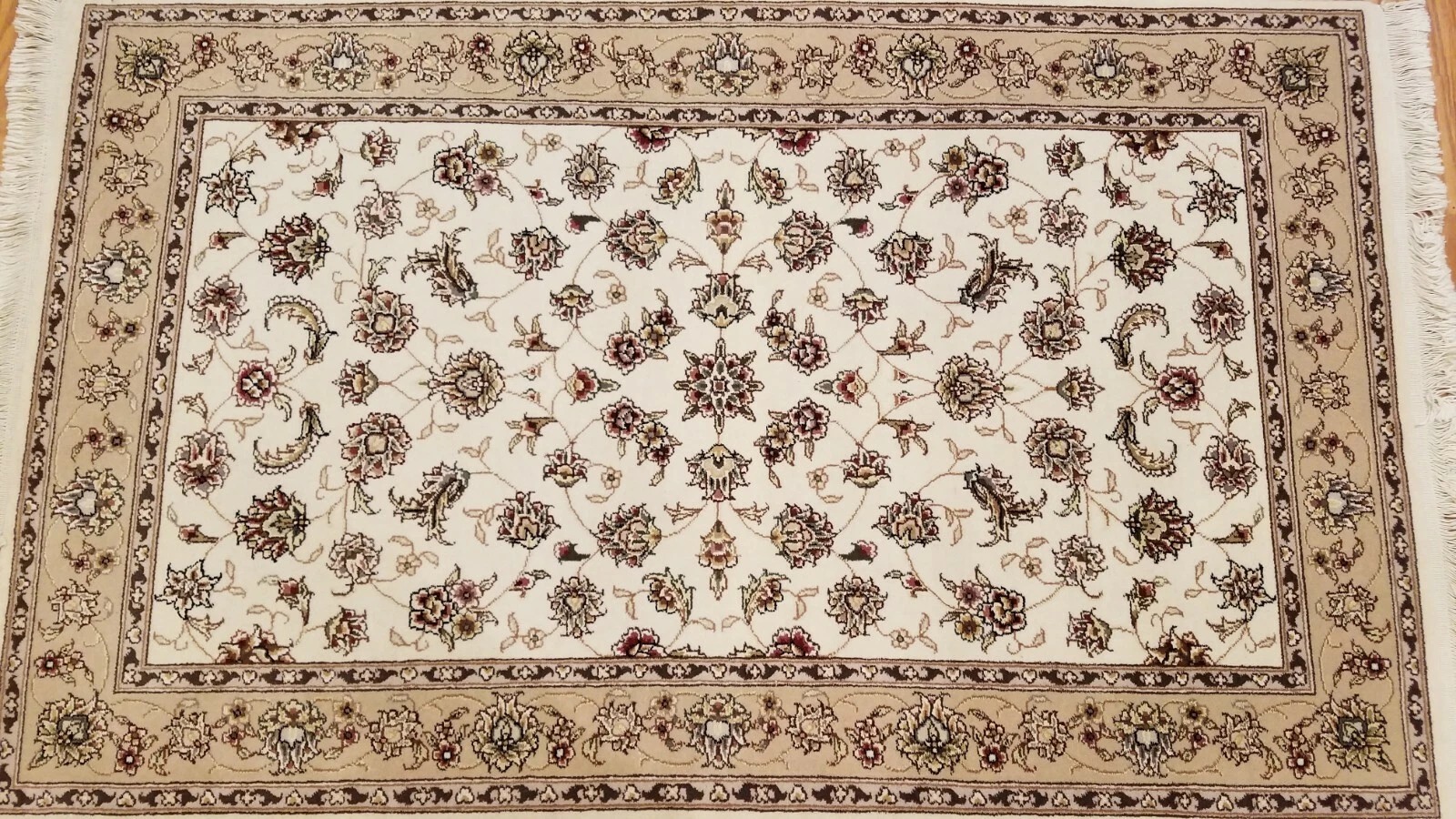 3 x 5 Ivory All over Design Fine quality Wool & Silk Hand Knotted Area rug
