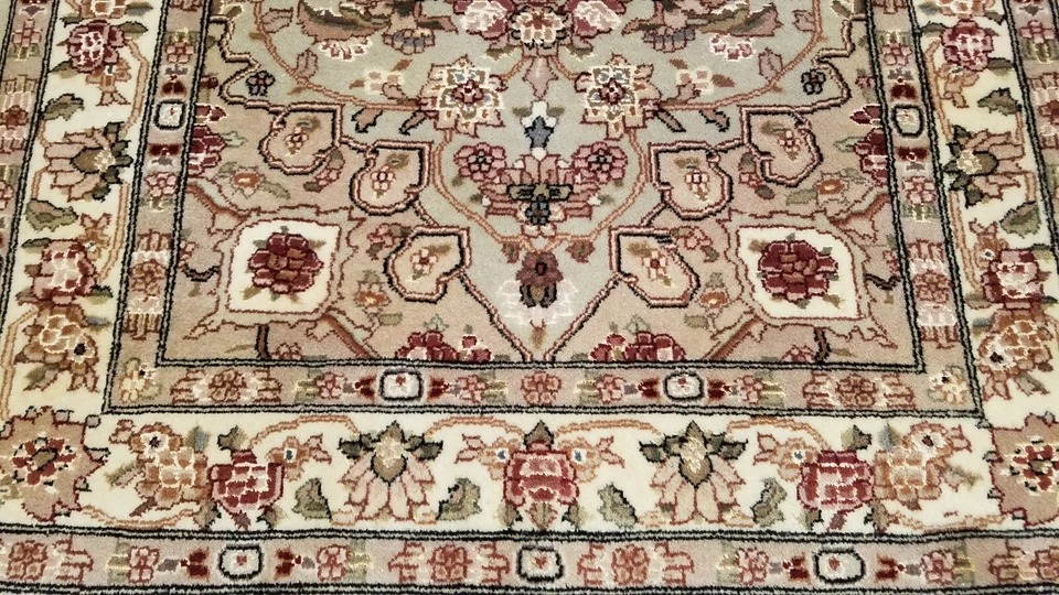 3 x 5 L. Green & Ivory Wool & Silk Hand Knotted Area rug