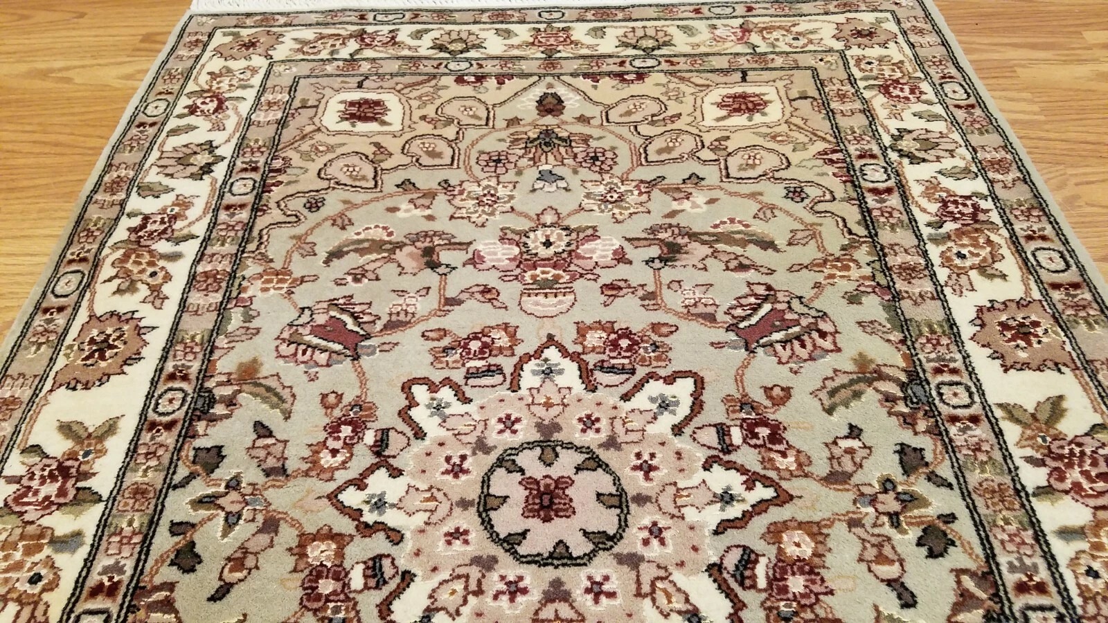 3 x 5 L. Green & Ivory Wool & Silk Hand Knotted Area rug