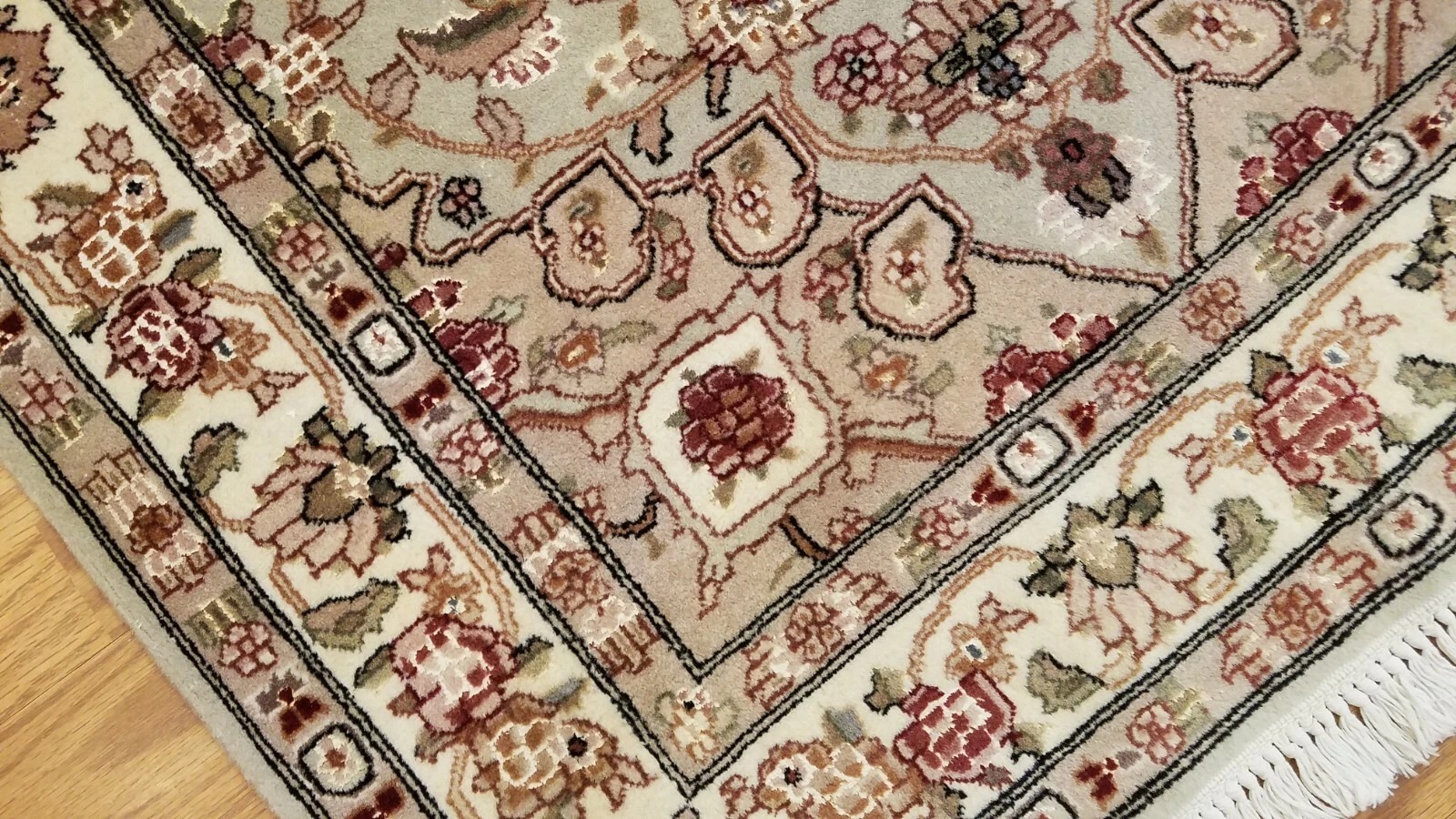 3 x 5 L. Green & Ivory Wool & Silk Hand Knotted Area rug