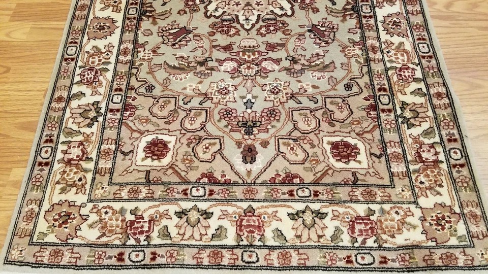 3 x 5 L. Green & Ivory Wool & Silk Hand Knotted Area rug