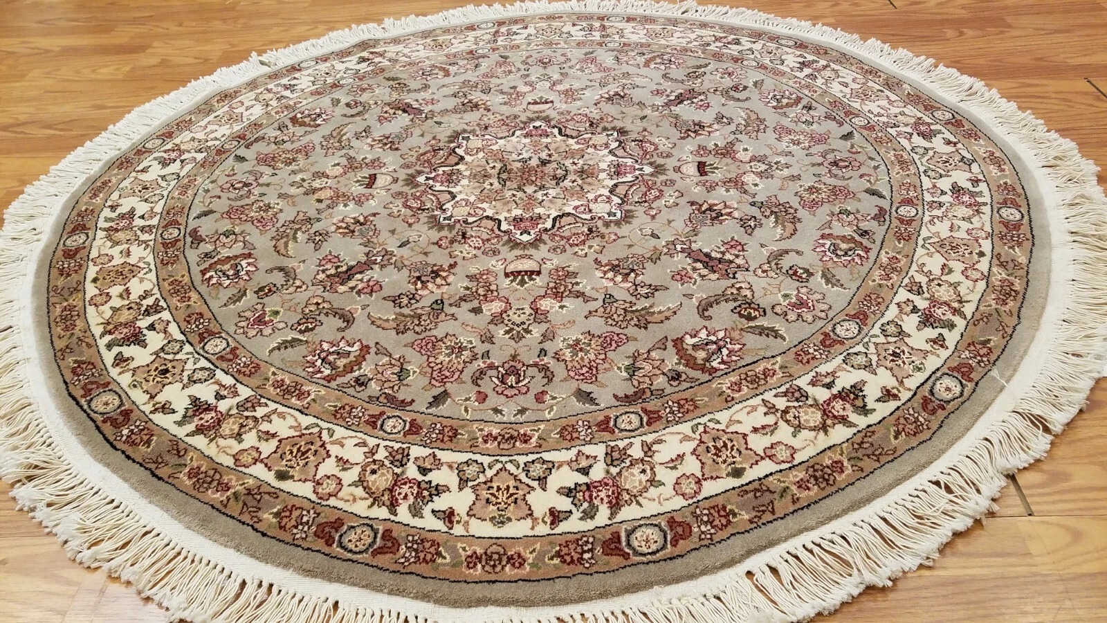 6 x 6 Round Light Green Wool & Silk Hand Knotted Area rug