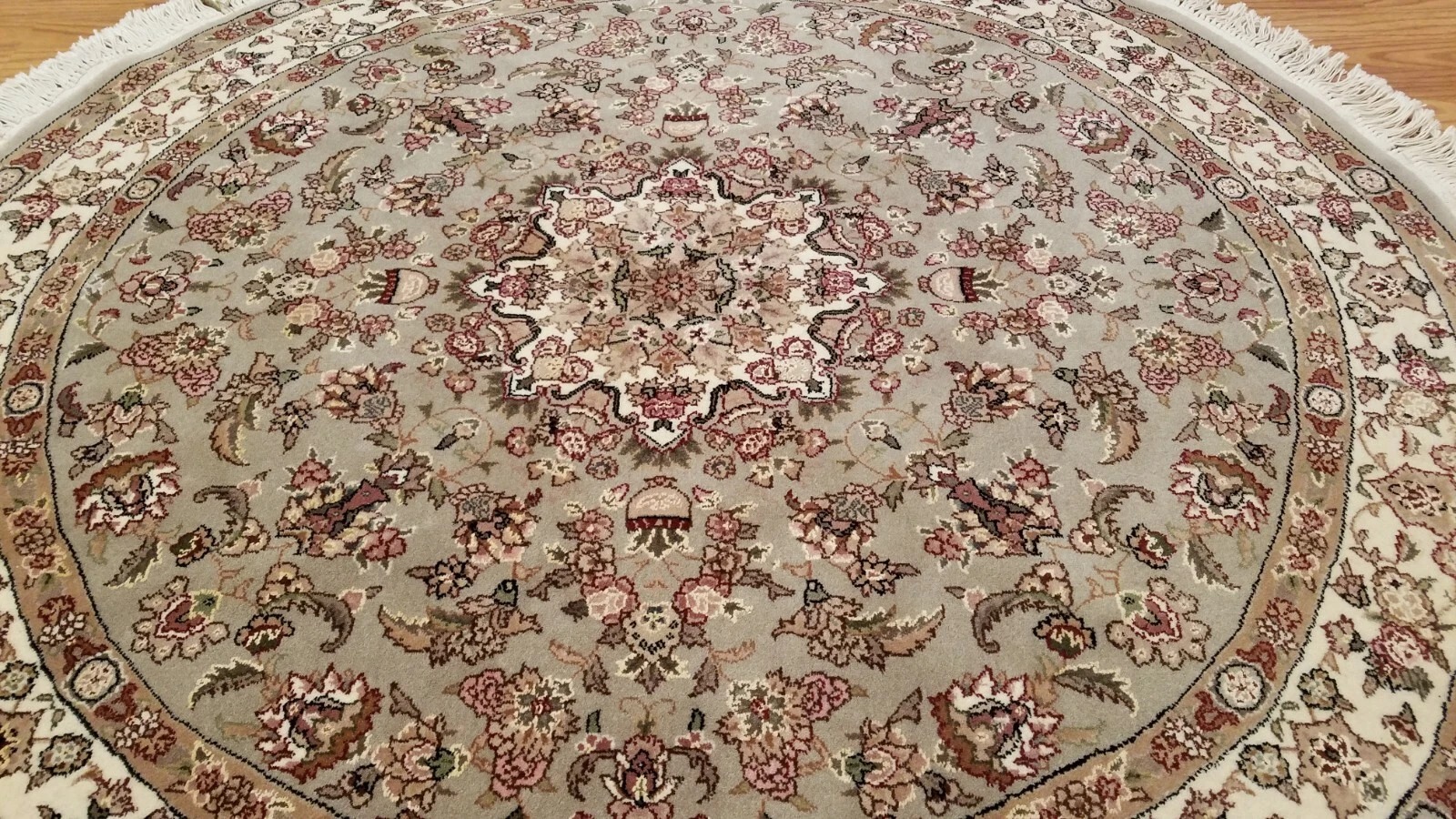 6 x 6 Round Light Green Wool & Silk Hand Knotted Area rug
