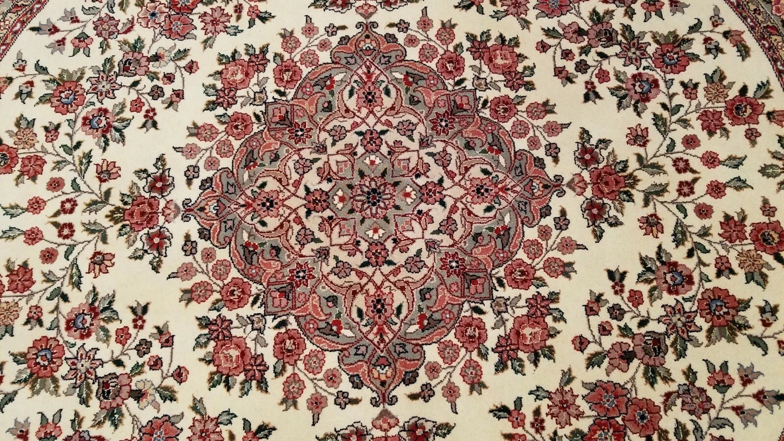 6 x 6 Round Ivory Wool & Silk Hand Knotted Area rug