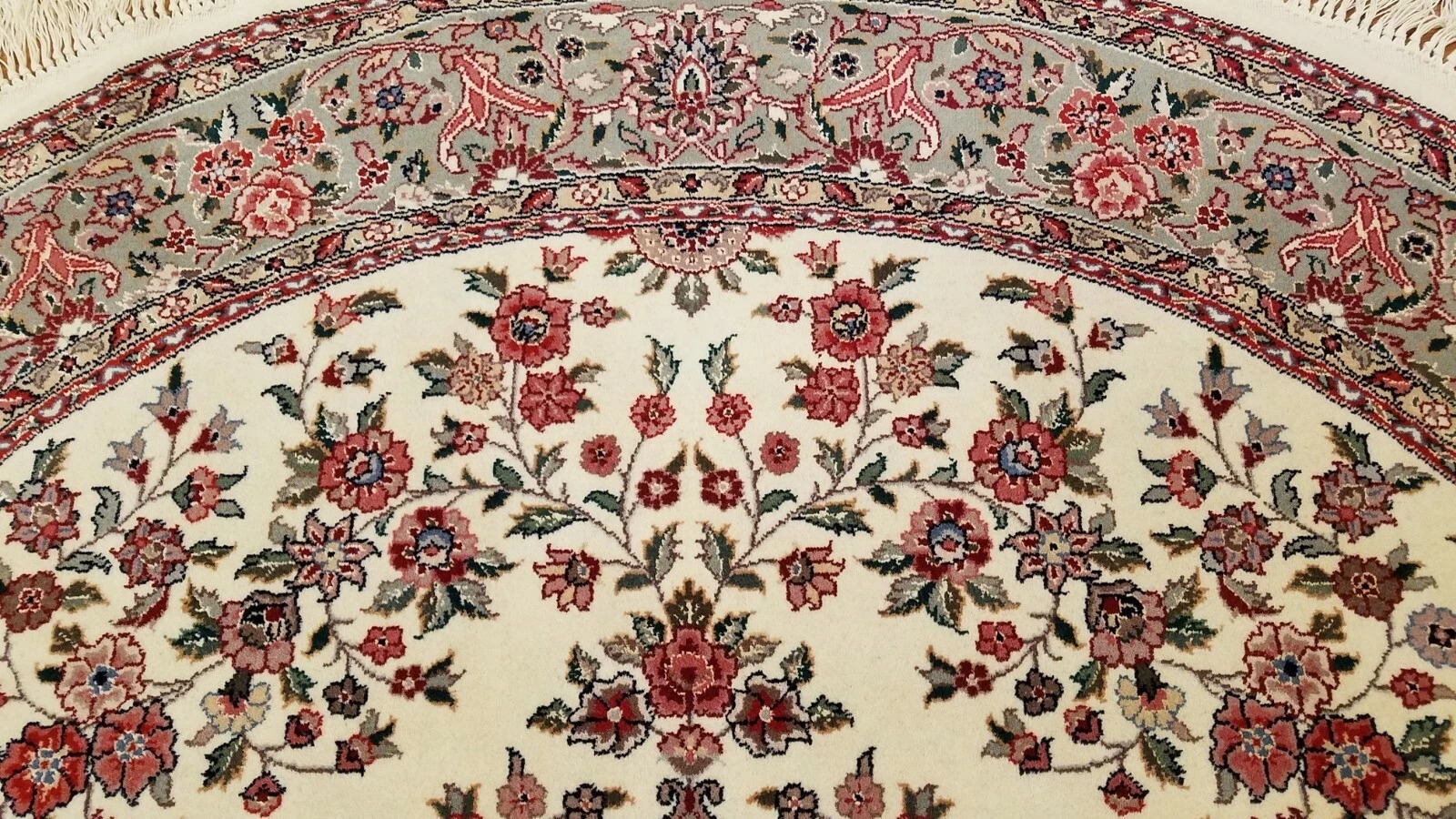 6 x 6 Round Ivory Wool & Silk Hand Knotted Area rug