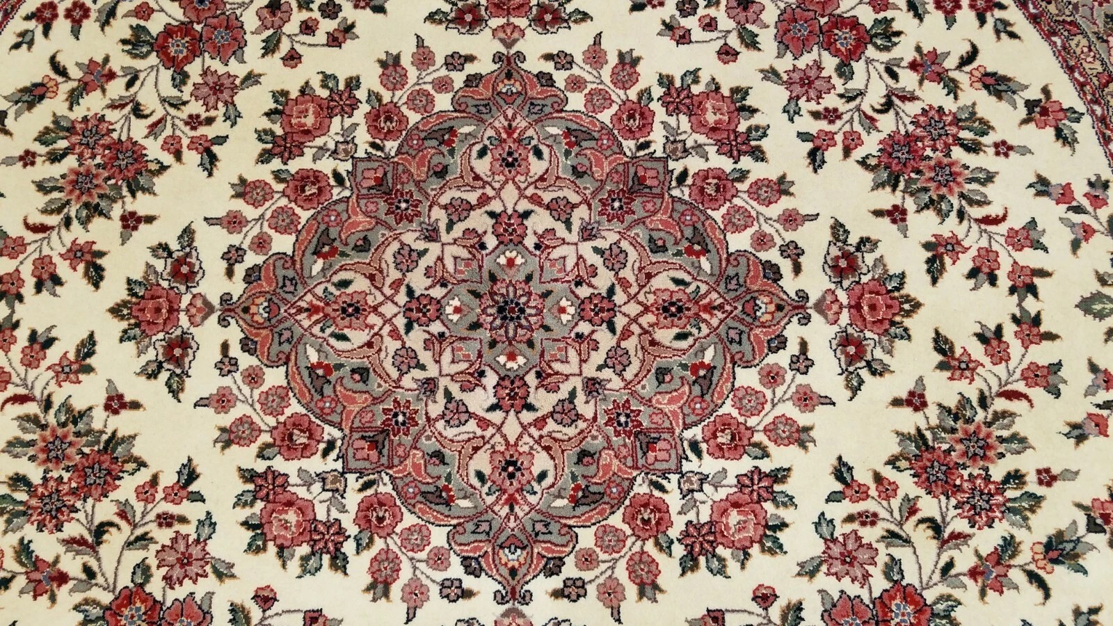 6 x 6 Round Ivory Wool & Silk Hand Knotted Area rug