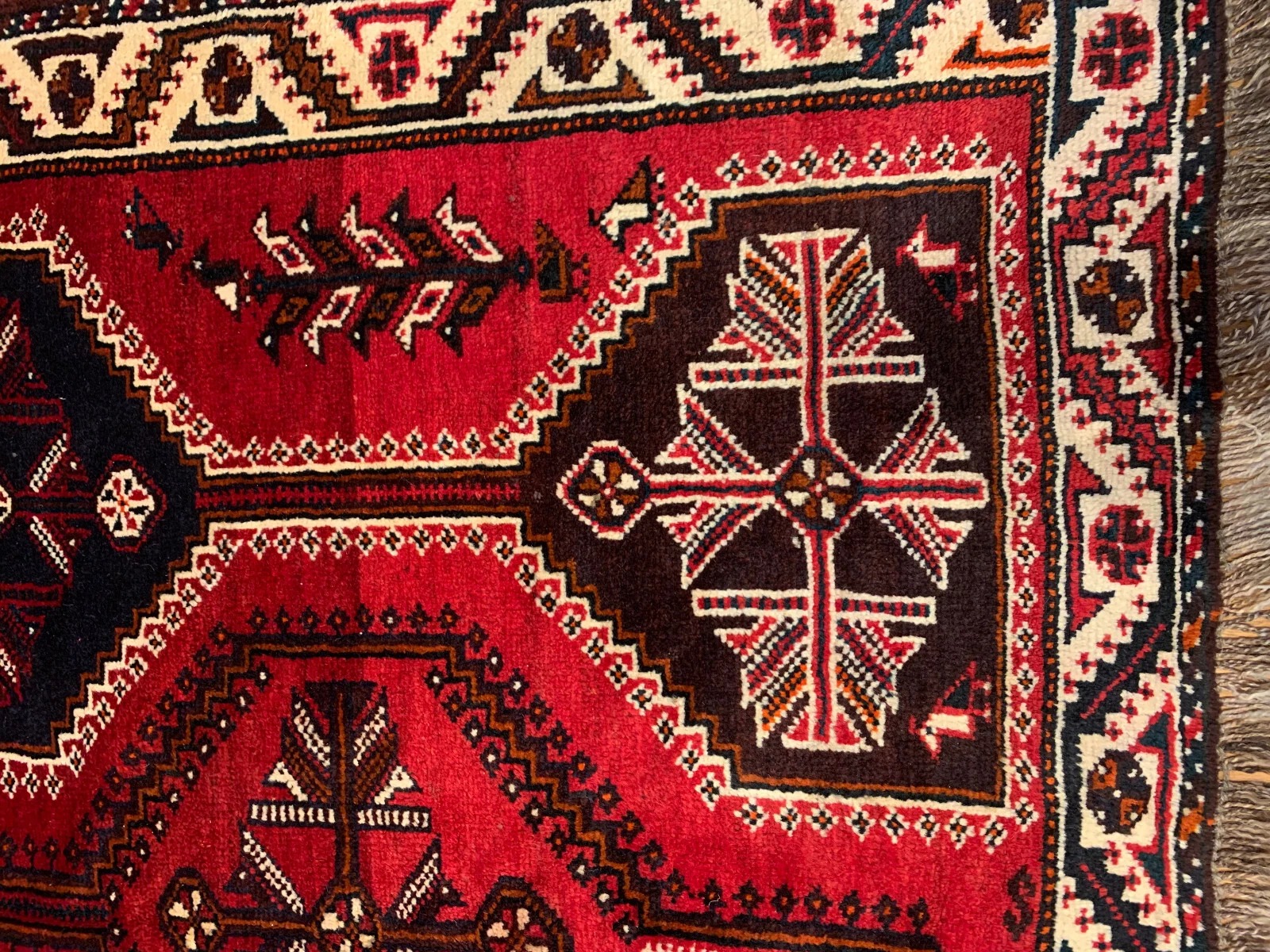 5.6 x 8.3 Vintage Tribal Red Rose 100% Wool Hand Made Rug Vegetable Dye