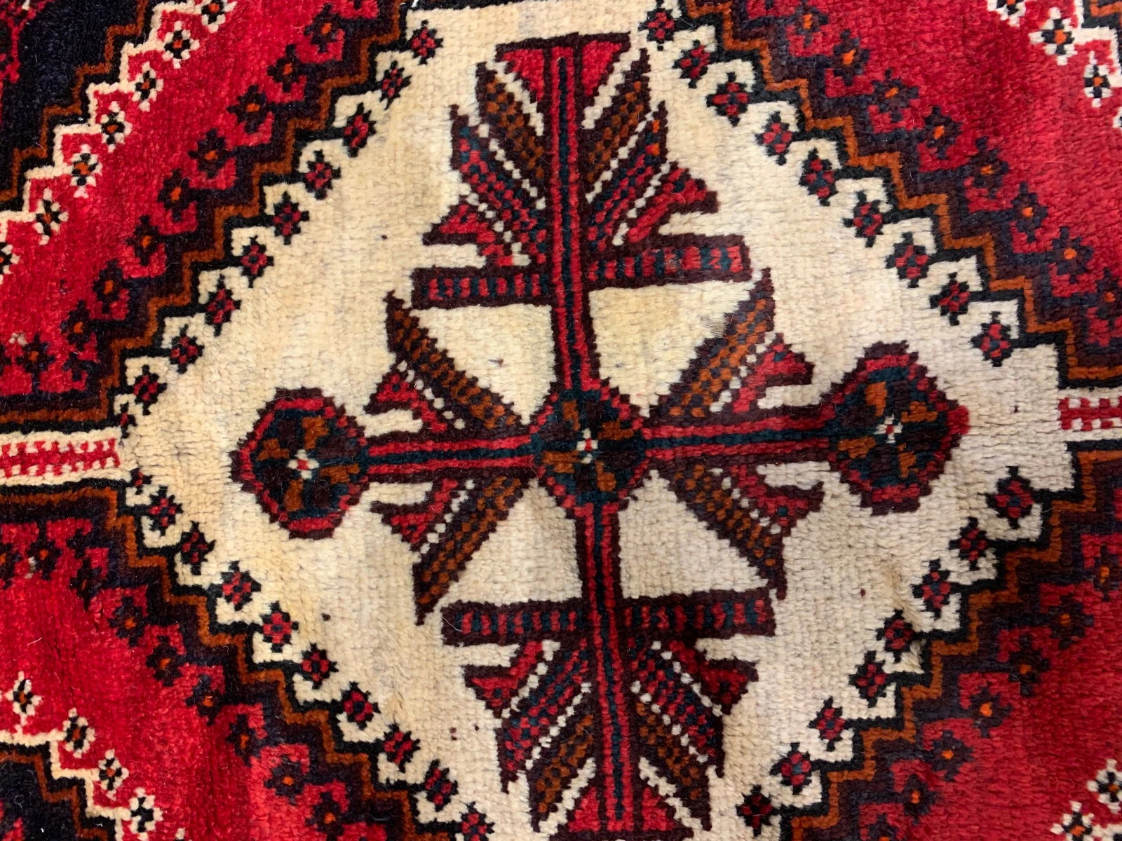 5.6 x 8.3 Vintage Tribal Red Rose 100% Wool Hand Made Rug Vegetable Dye