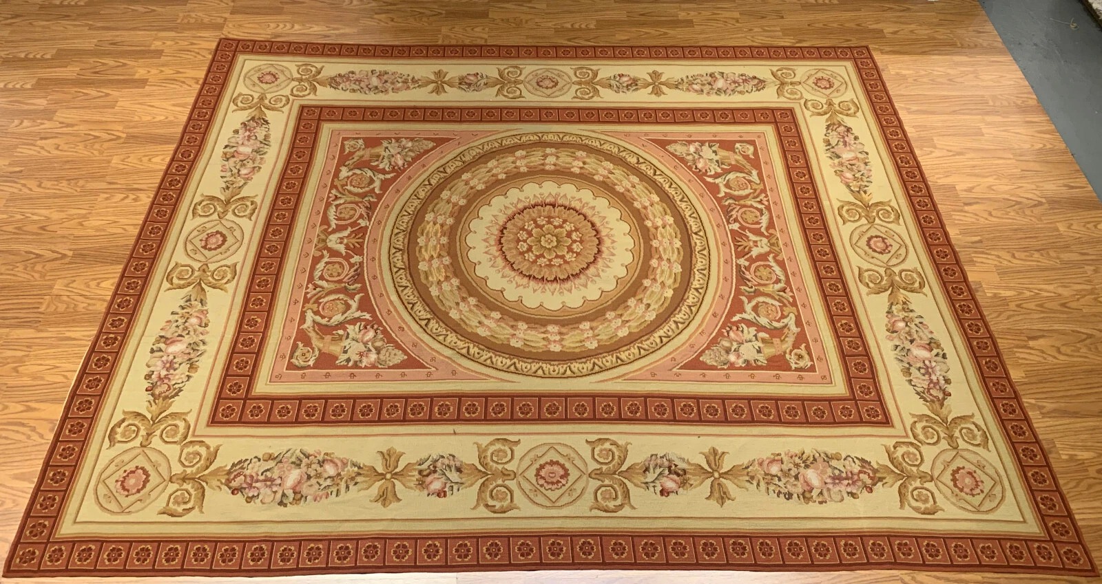 8 x 10 Needle Point 100% Wool Hand Knotted Area Rug