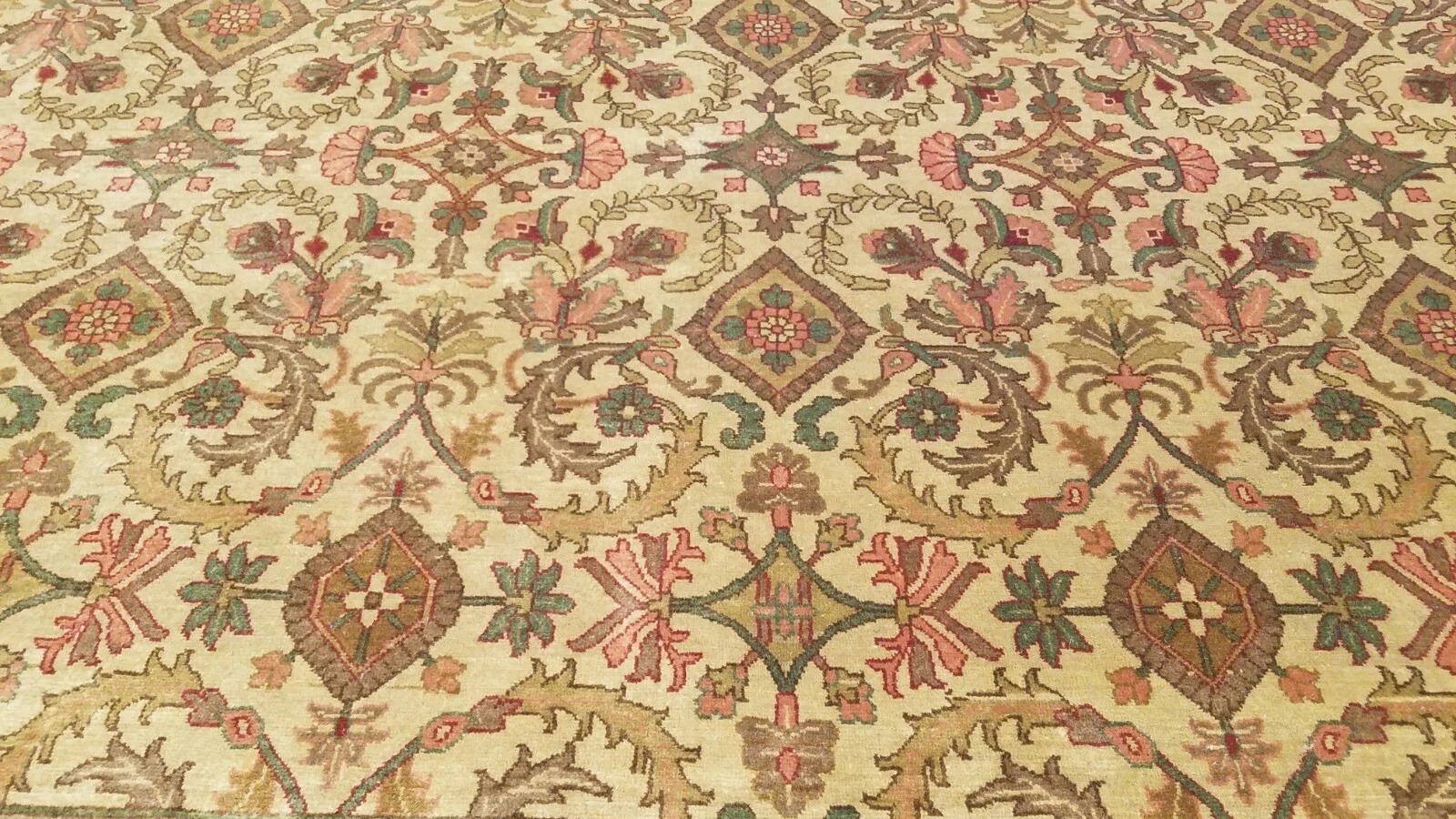 9 x 12 Ivory Top Quality Vegetable Dye Hand Knotted Wool Oriental Rug