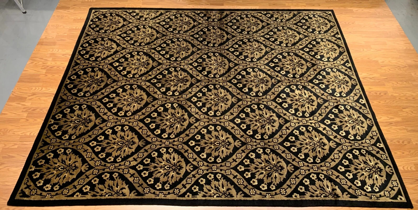 9x 12 Hand Knotted 100% Wool Area Rug
