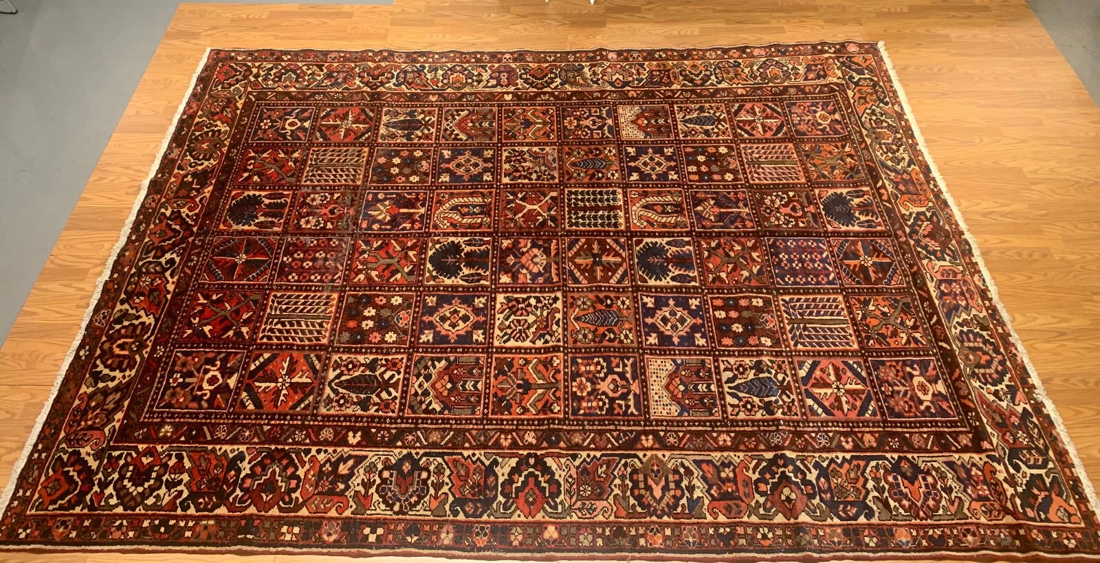 8.7 x 11.10 Semi Antique Baktiari Hand Knotted 100% Wool Rug