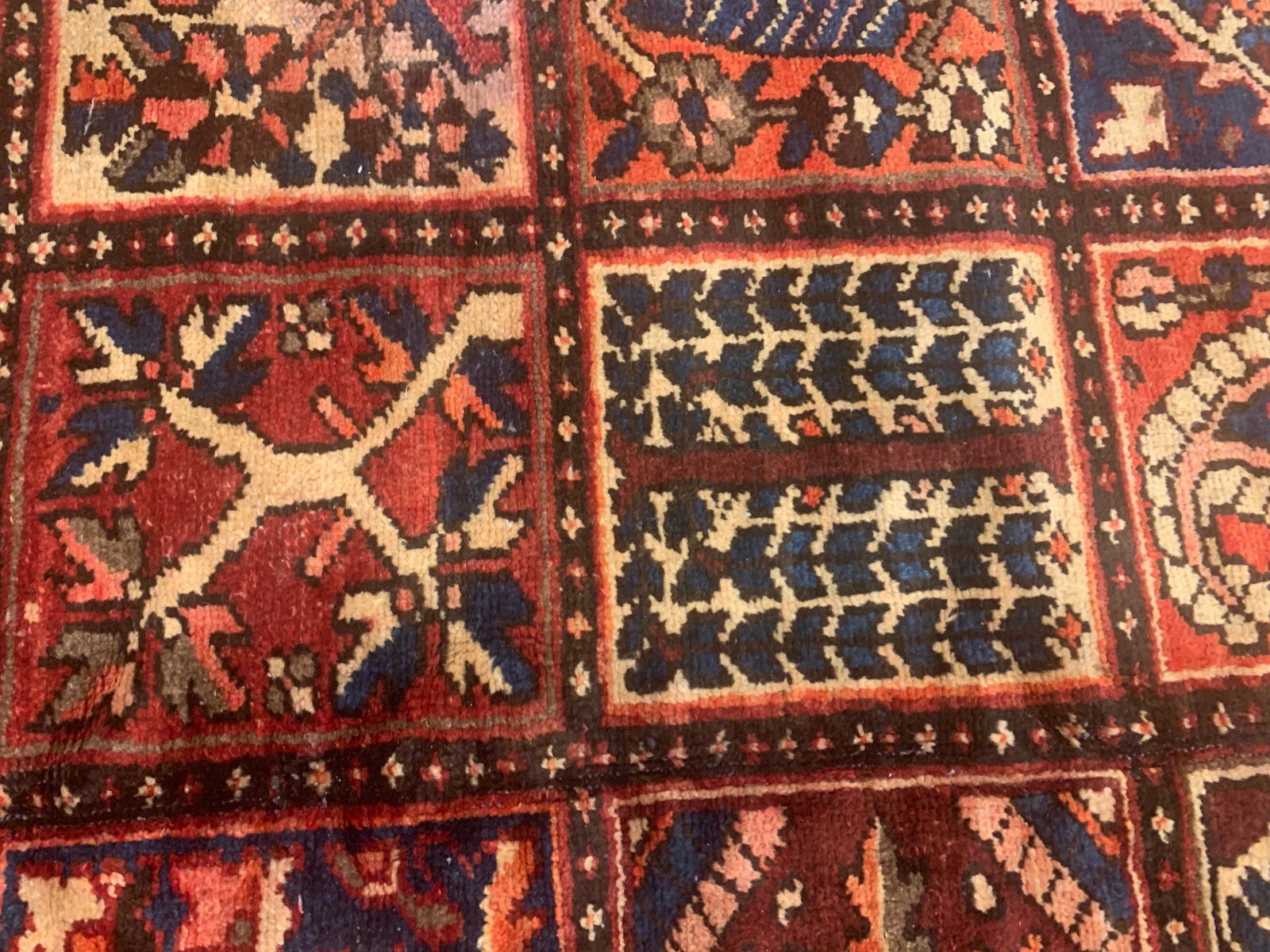 8.7 x 11.10 Semi Antique Baktiari Hand Knotted 100% Wool Rug
