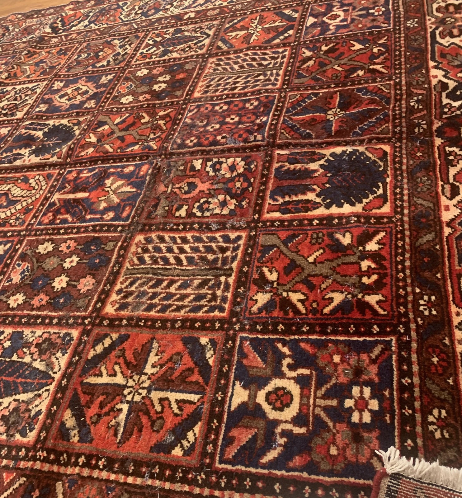 8.7 x 11.10 Semi Antique Baktiari Hand Knotted 100% Wool Rug