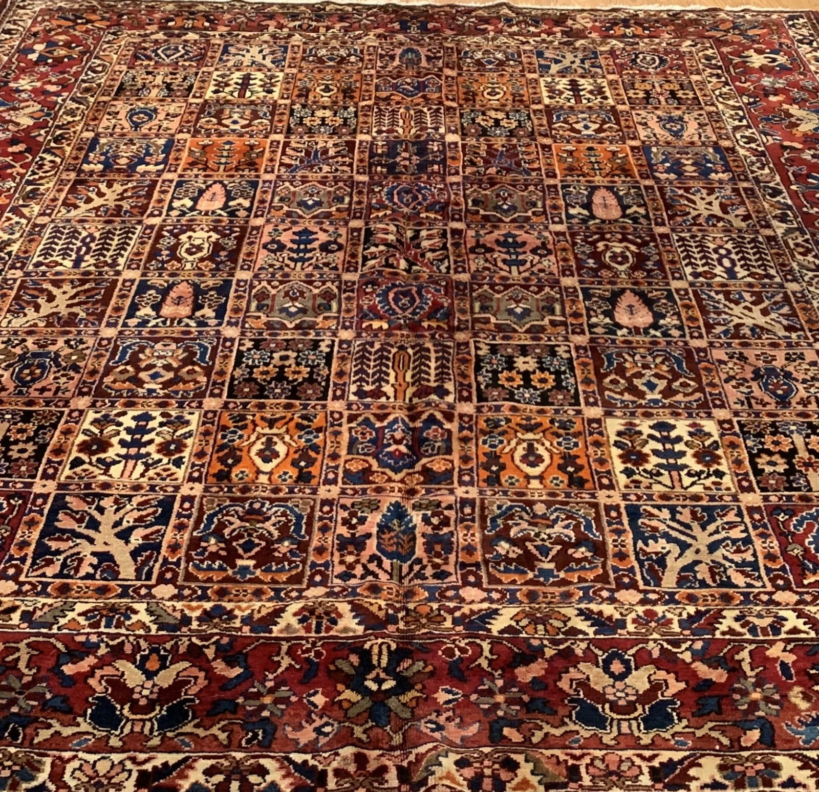 10 x 12 Persian Bakhtiari Four Season Fine Hand Knotted 100% Wool Rug