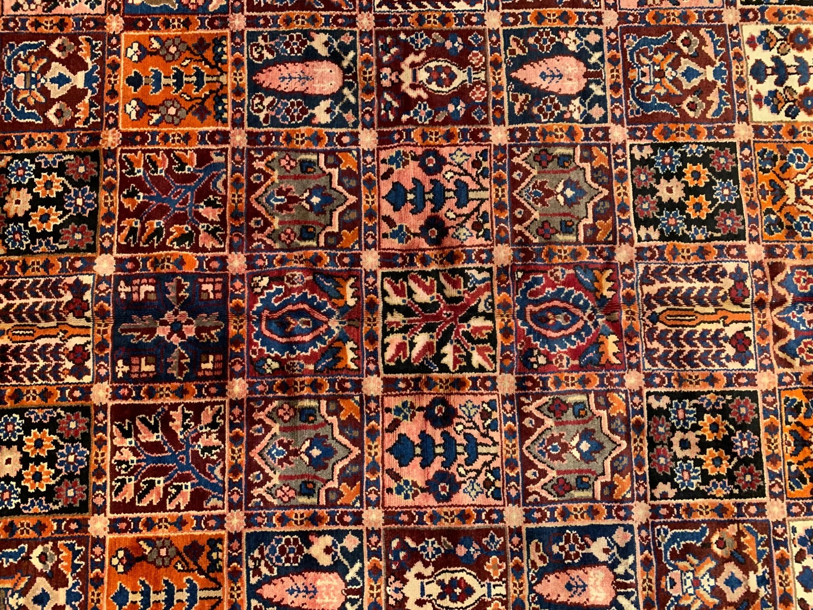 10 x 12 Persian Bakhtiari Four Season Fine Hand Knotted 100% Wool Rug