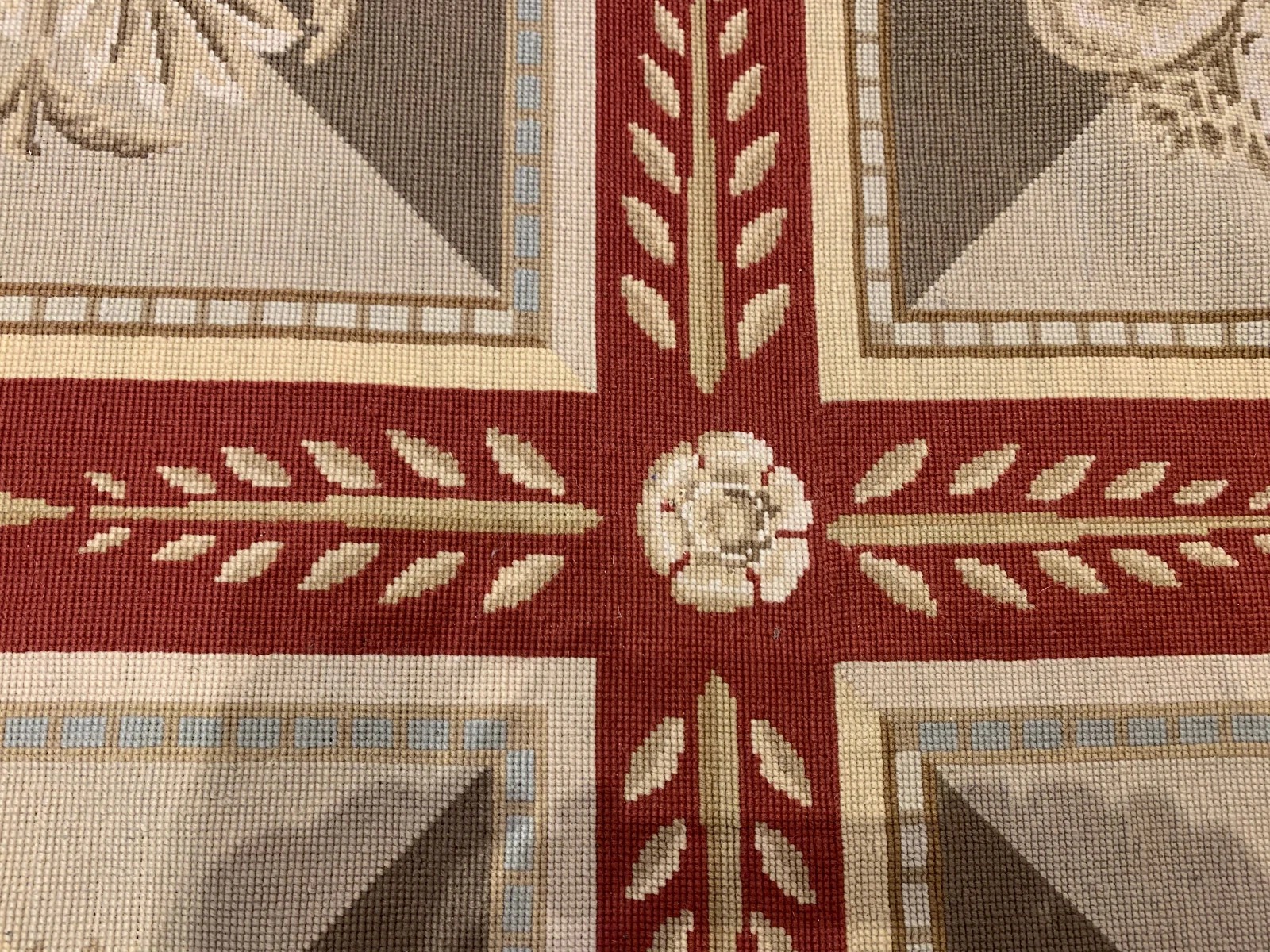8 x 10 Needle Point 100% Wool Hand Knotted Area Rug