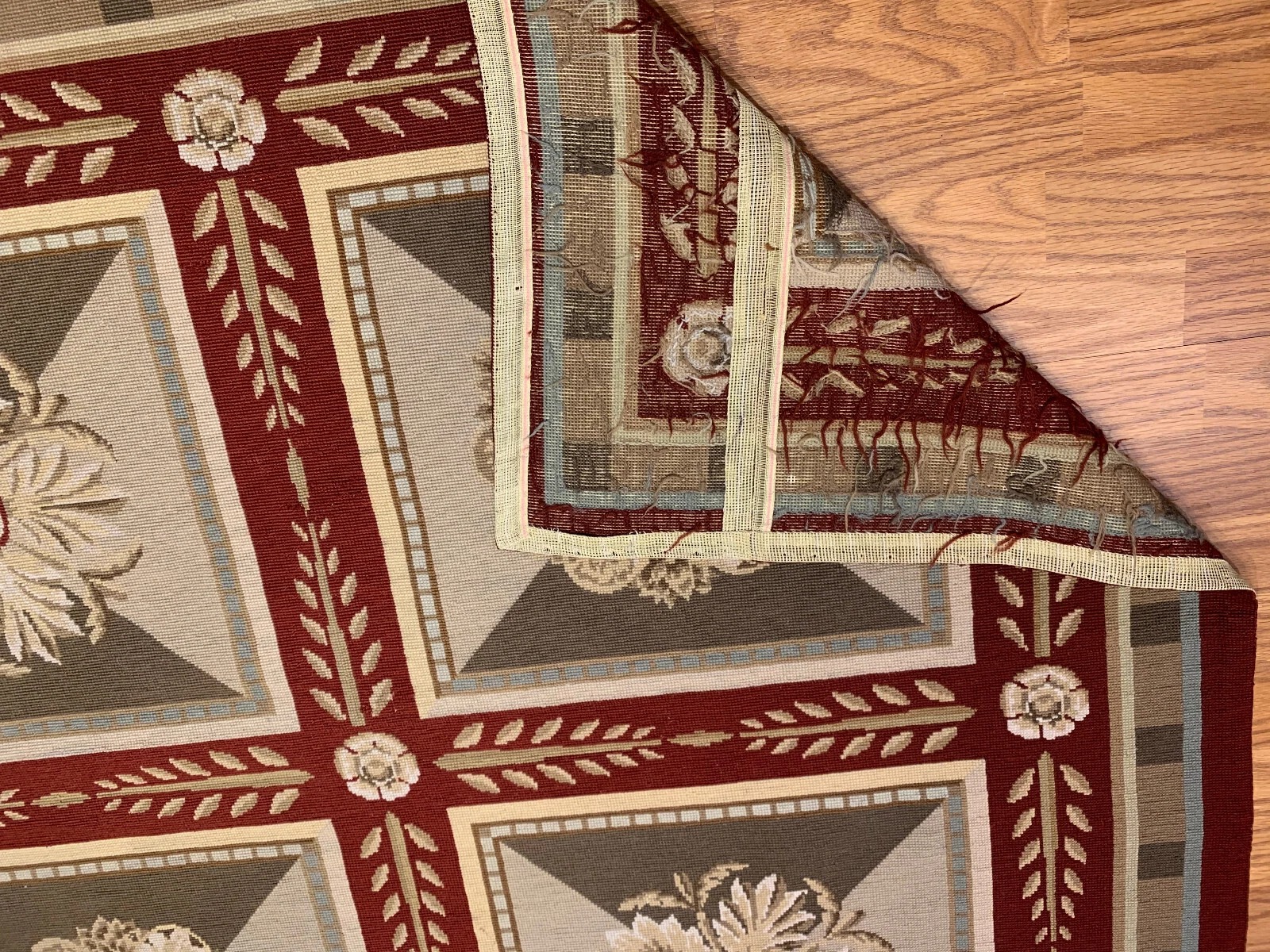 8 x 10 Needle Point 100% Wool Hand Knotted Area Rug