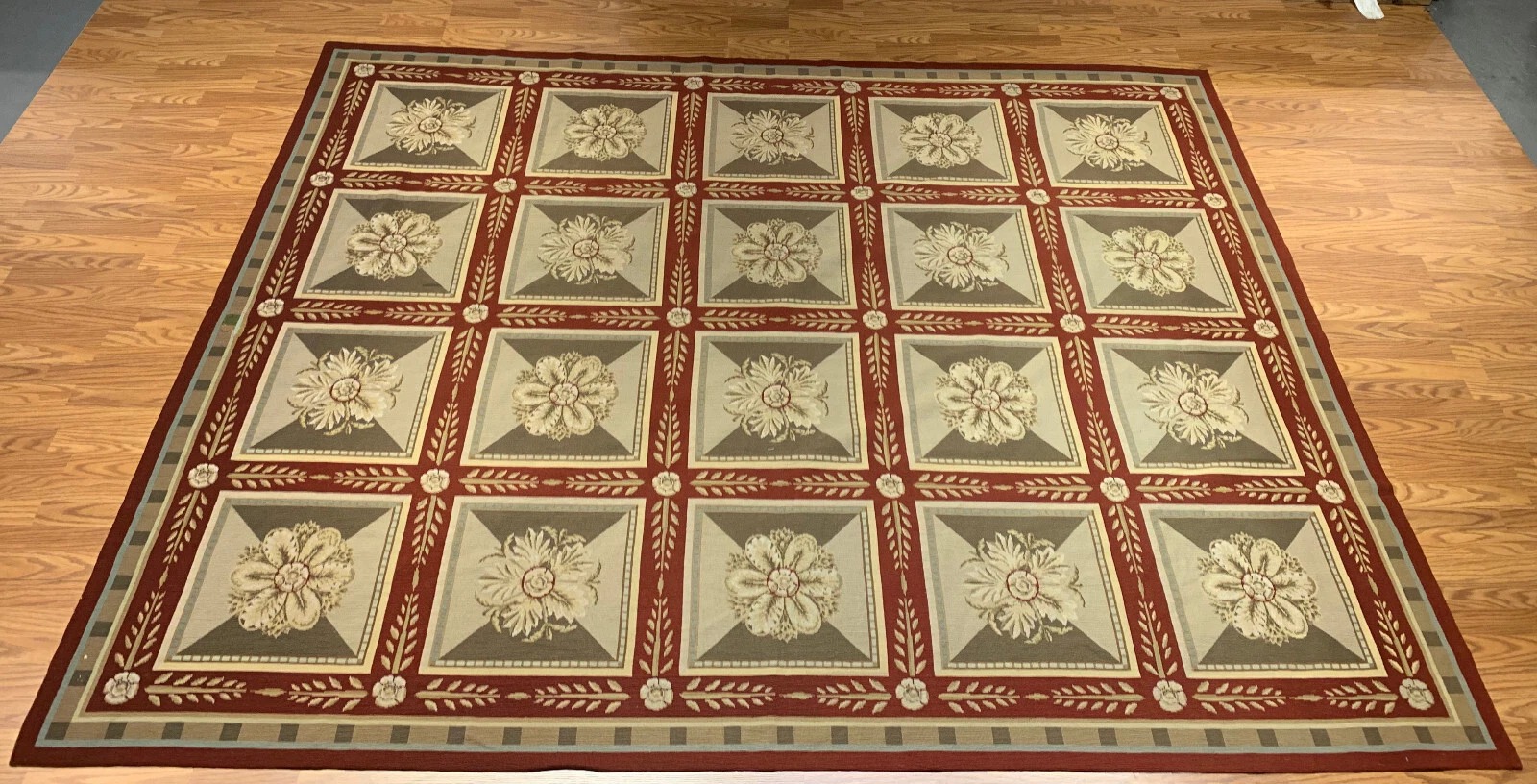 8 x 10 Needle Point 100% Wool Hand Knotted Area Rug