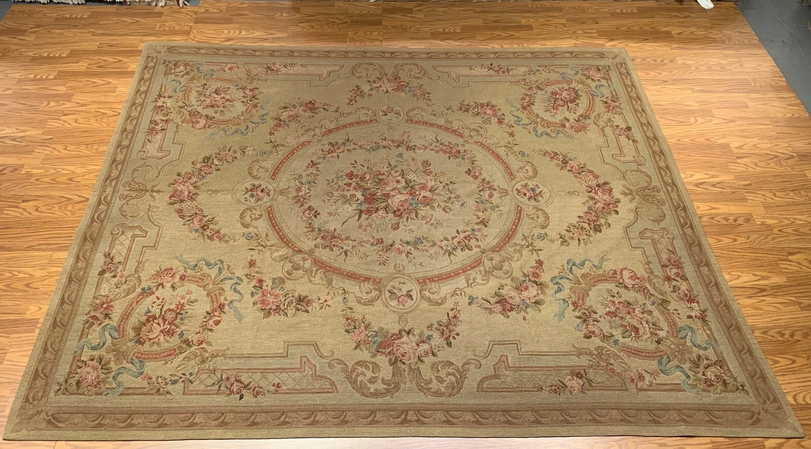 8 x 10 Needle Point 100% Wool Hand Knotted Area Rug