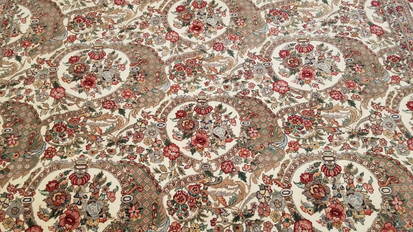 8 x 10 Fine Quality Sino Ivory Wool & Silk Hand Knotted Oriental Rug