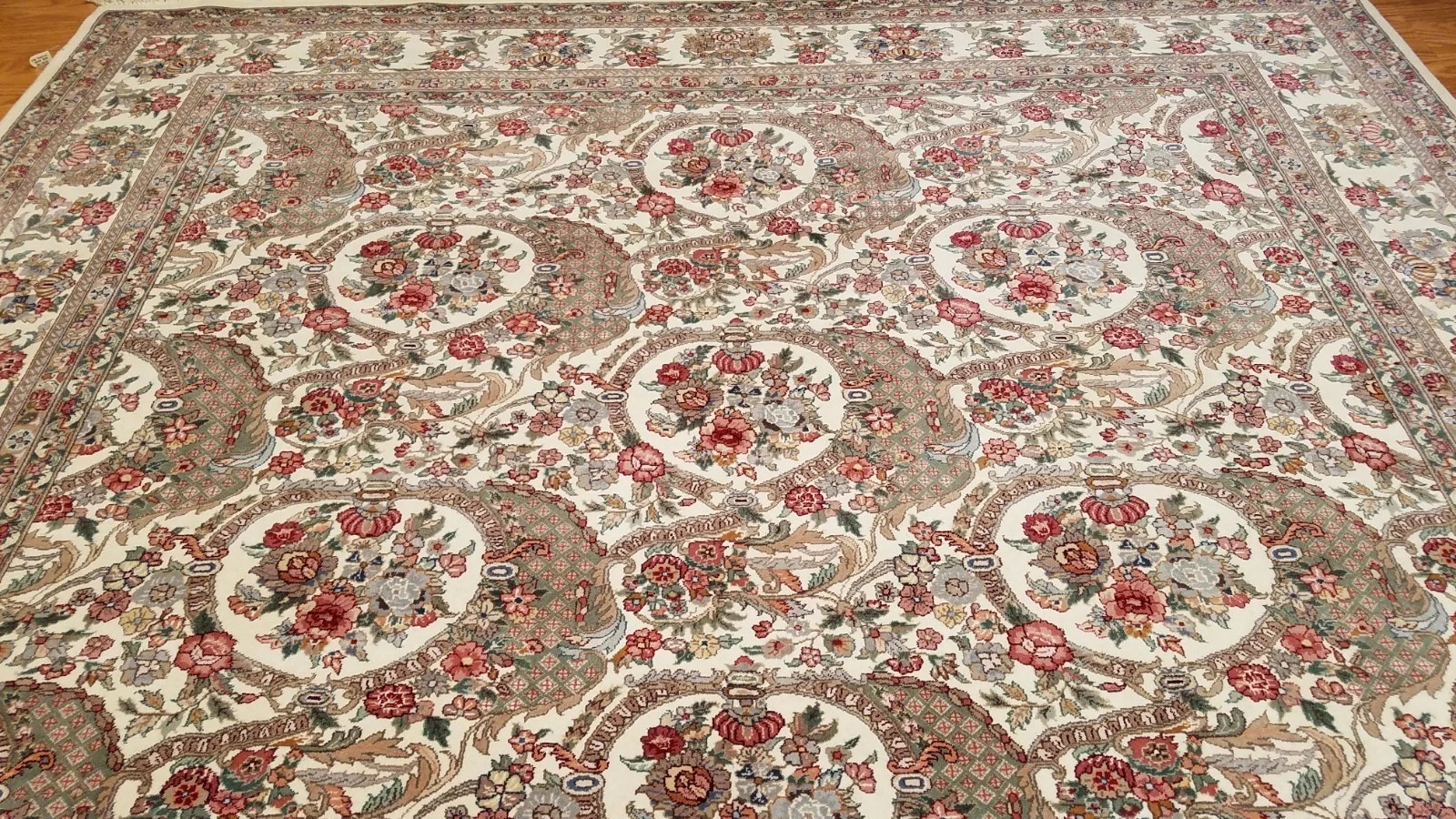 8 x 10 Fine Quality Sino Ivory Wool & Silk Hand Knotted Oriental Rug