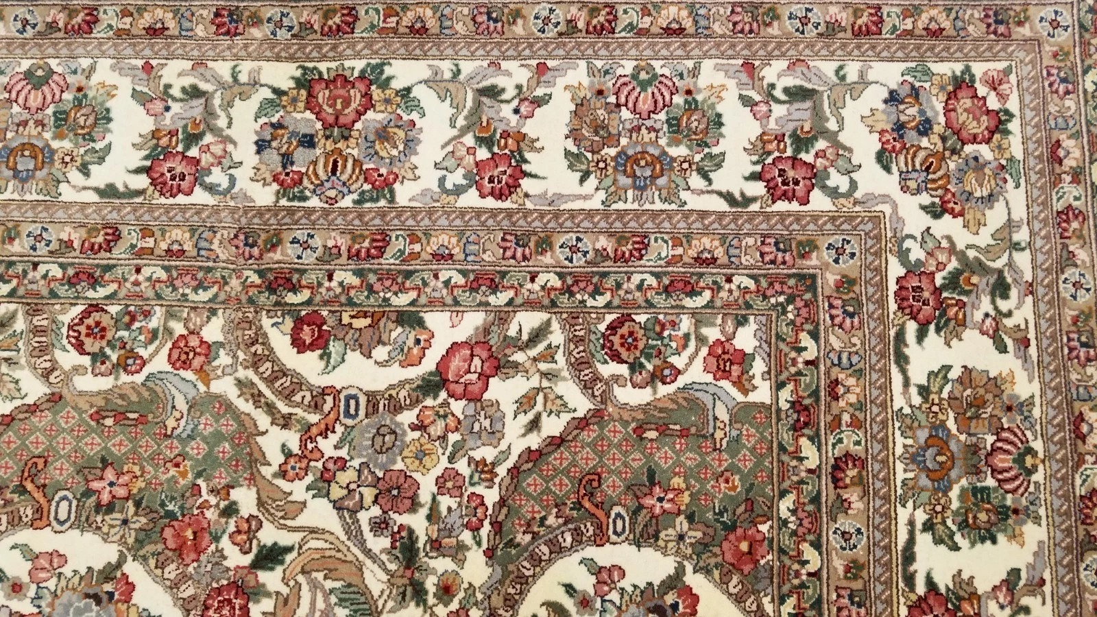 8 x 10 Fine Quality Sino Ivory Wool & Silk Hand Knotted Oriental Rug