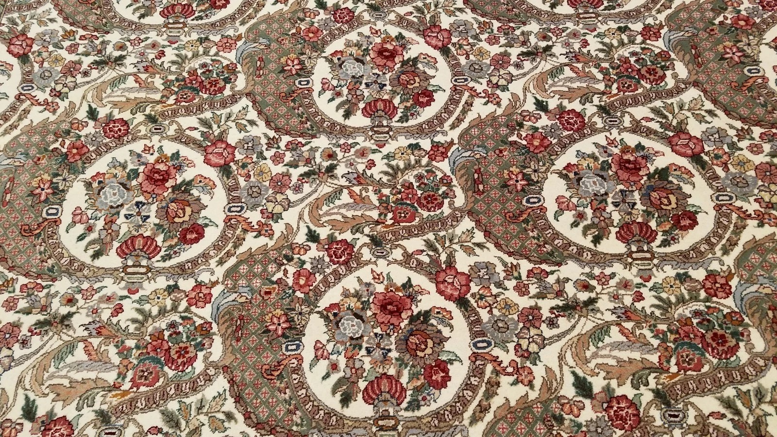 8 x 10 Fine Quality Sino Ivory Wool & Silk Hand Knotted Oriental Rug