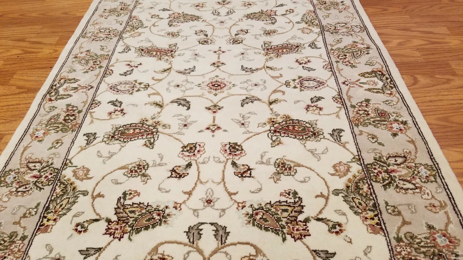3 x 5 Ivory Wool & Silk Hand Knotted Area rug