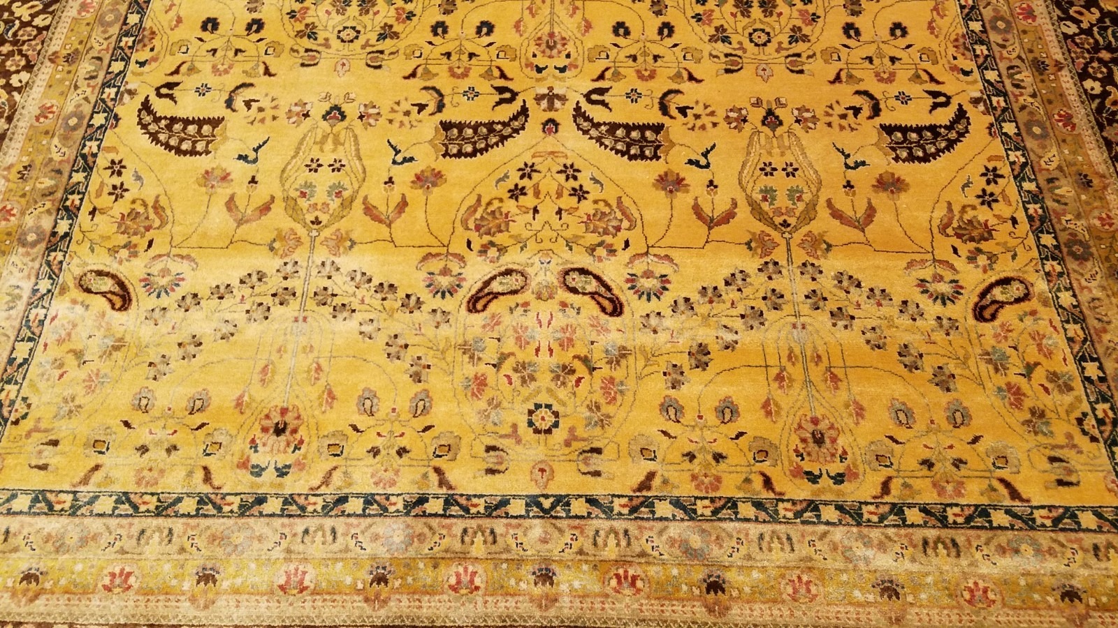 8 x 10 Fine Quality Gold & Chocolate Indo Sarouk Hand Knotted Wool Rug
