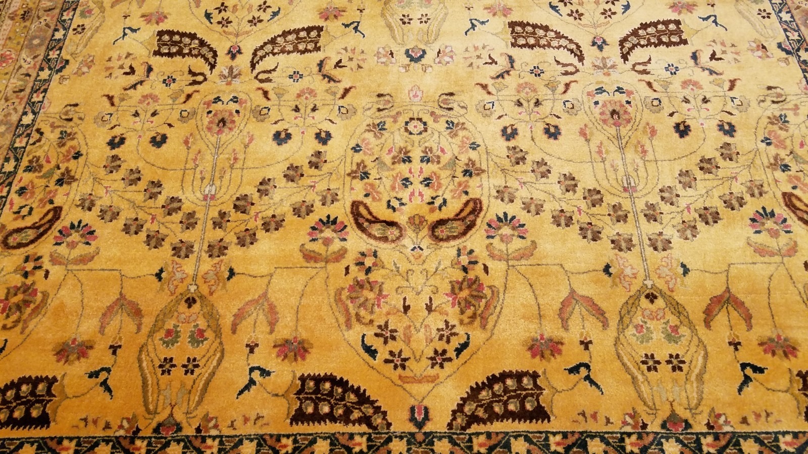 8 x 10 Fine Quality Gold & Chocolate Indo Sarouk Hand Knotted Wool Rug