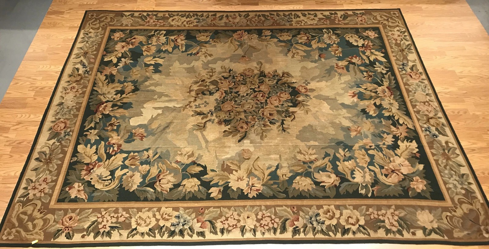 9 x 12 Needle Point 100% Wool Hand Knotted Area Rug