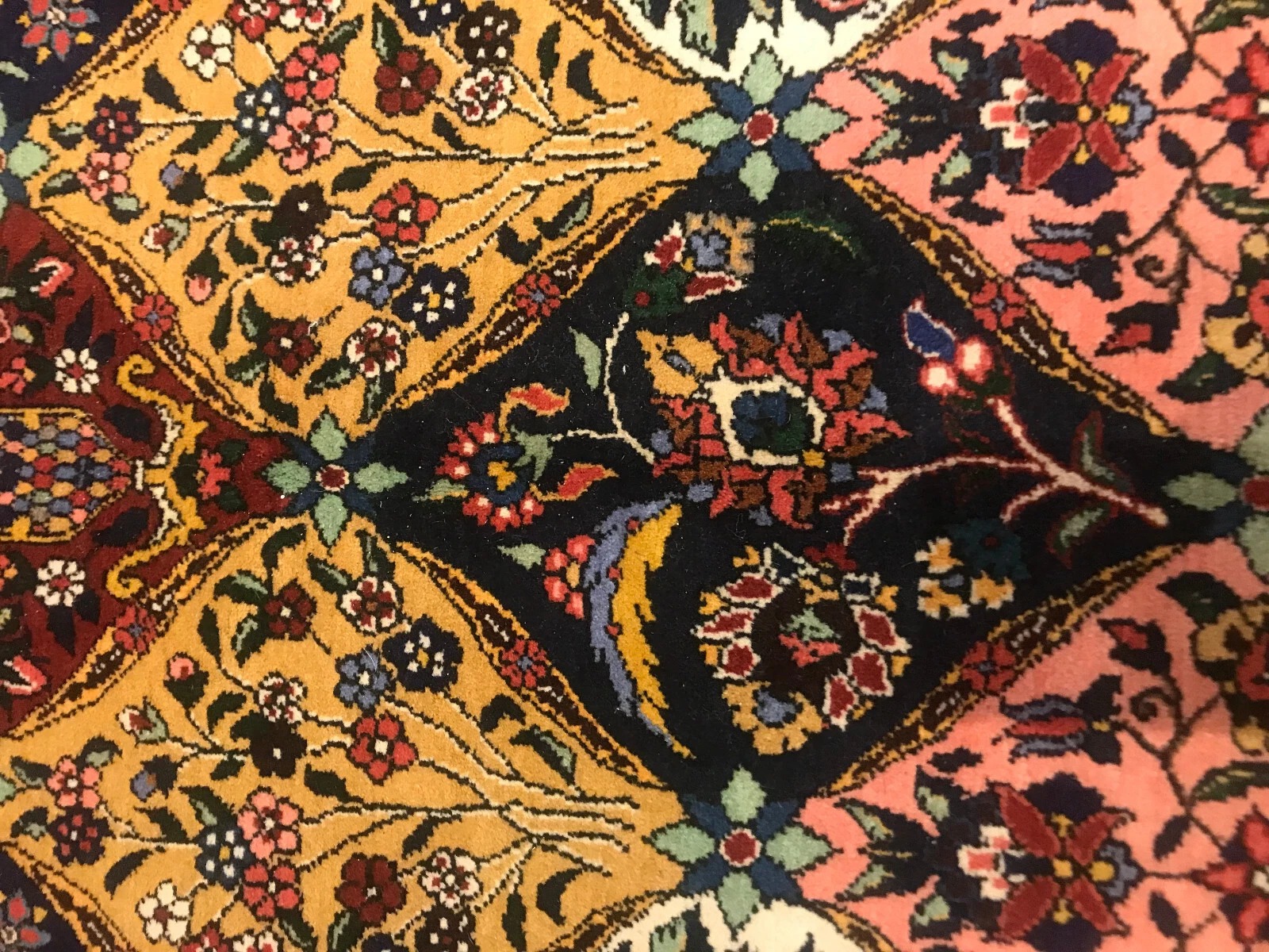 6.10 x 10.3 Vintage 100%Wool Hand Knotted Area Rug