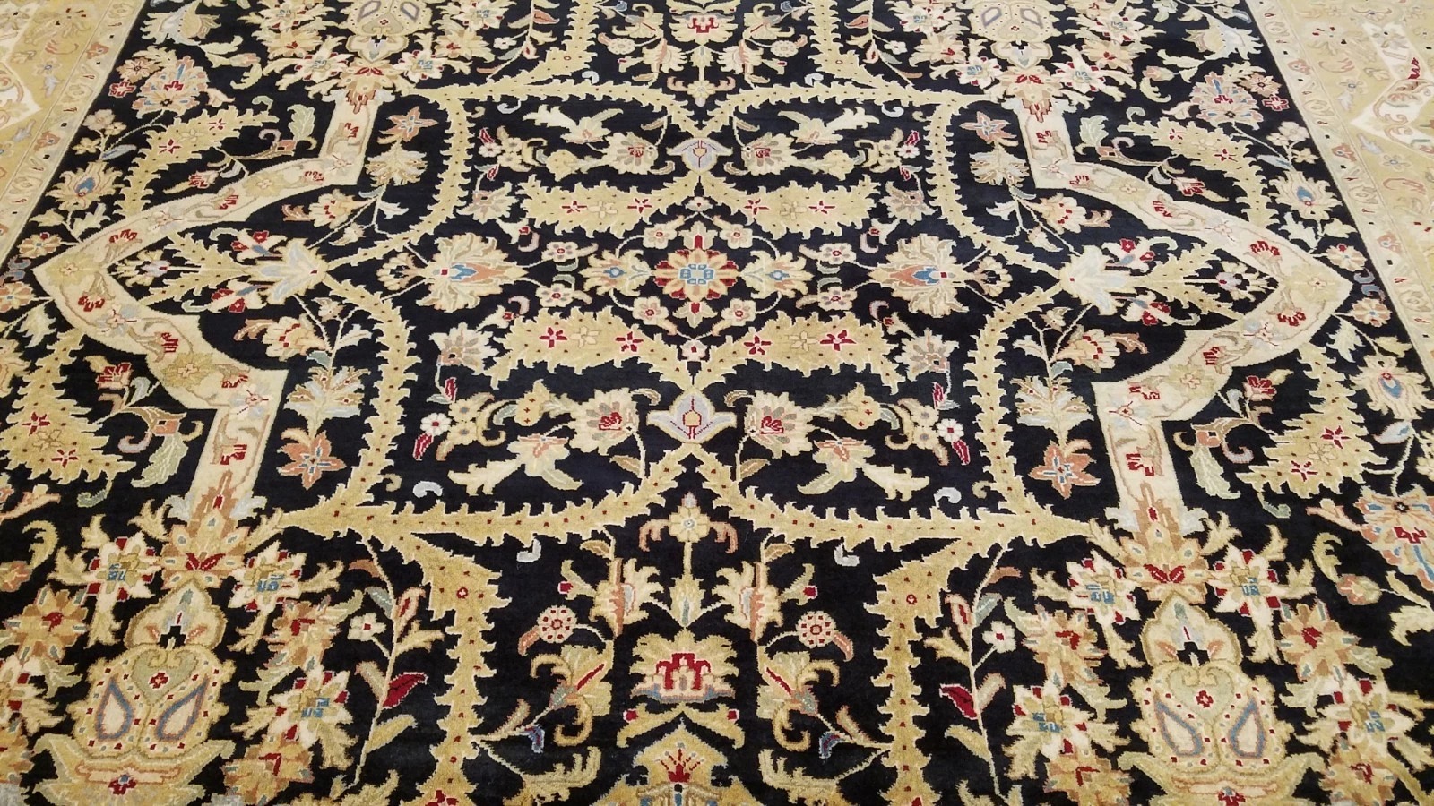 8 x 10 Fine Quality Vegetable Dye Black Hand Knotted Wool Rug