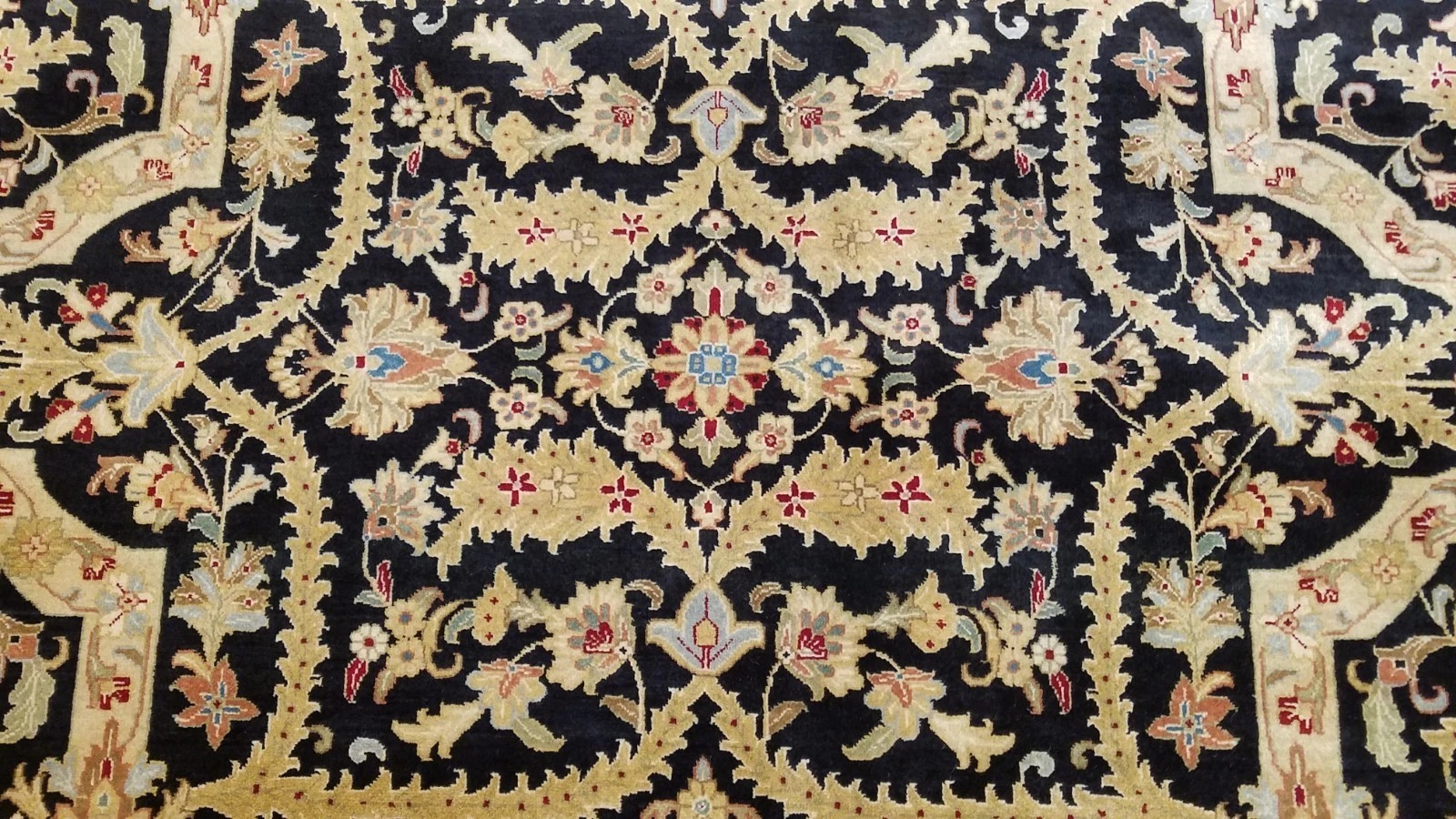 8 x 10 Fine Quality Vegetable Dye Black Hand Knotted Wool Rug