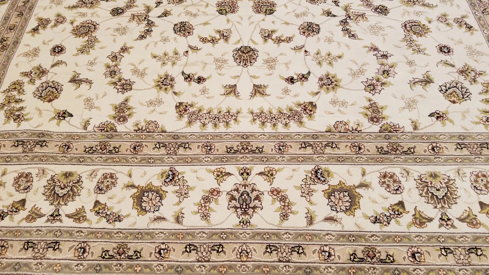 8 x 10 Ivory Fine Sino Wool & Silk Hand Knotted Oriental Rug