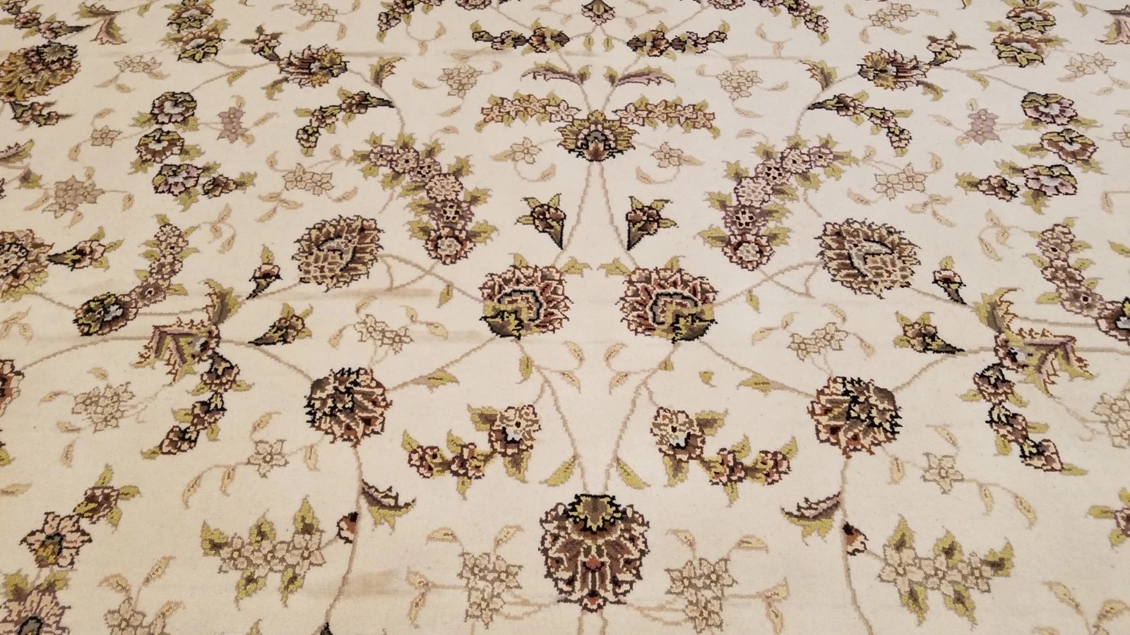 8 x 10 Ivory Fine Sino Wool & Silk Hand Knotted Oriental Rug