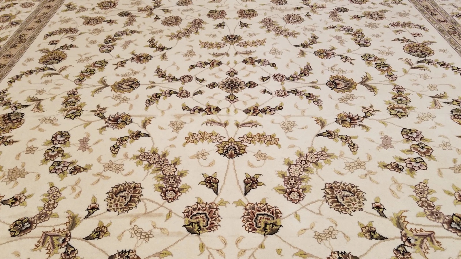 8 x 10 Ivory Fine Sino Wool & Silk Hand Knotted Oriental Rug