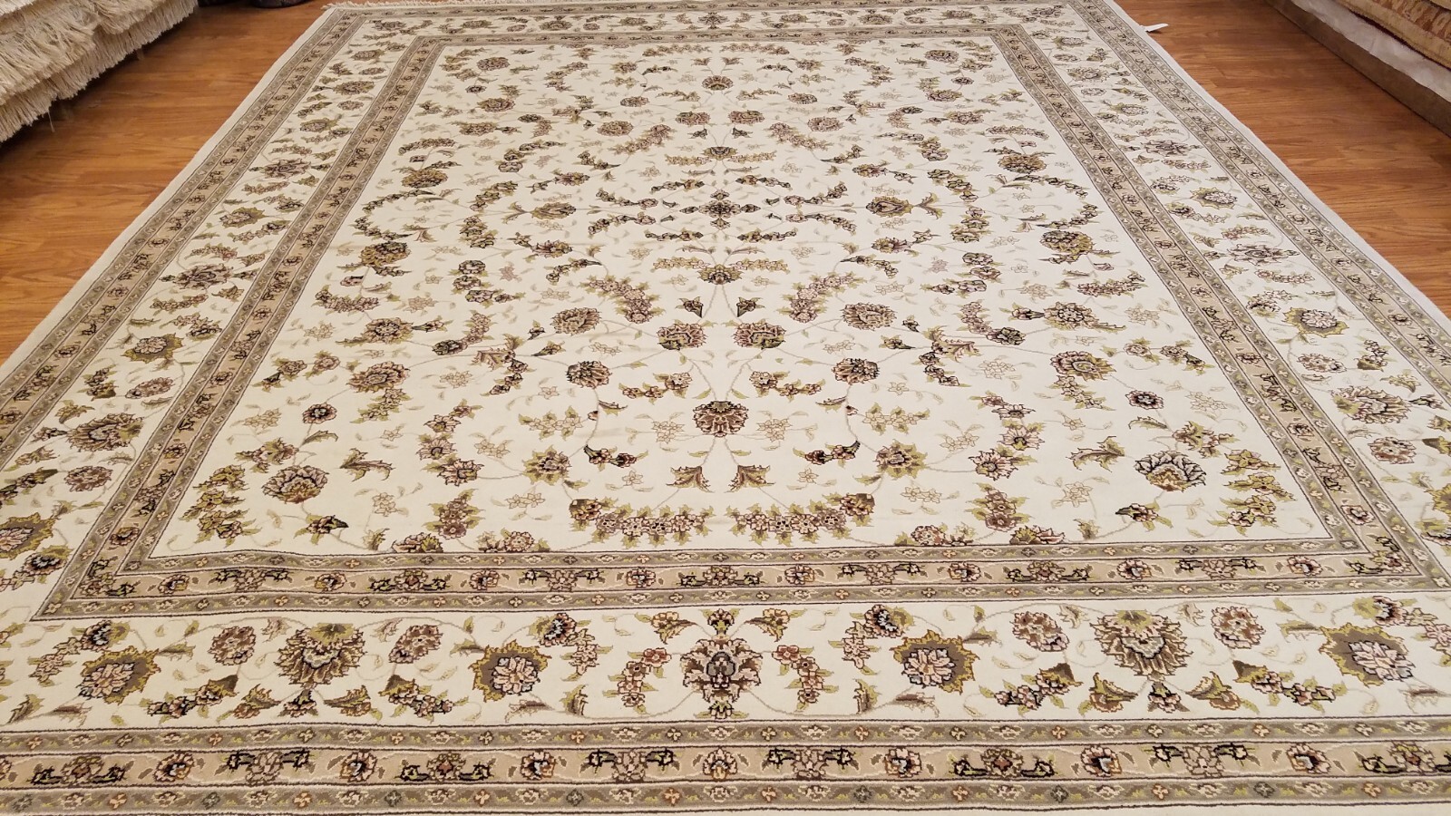 8 x 10 Ivory Fine Sino Wool & Silk Hand Knotted Oriental Rug