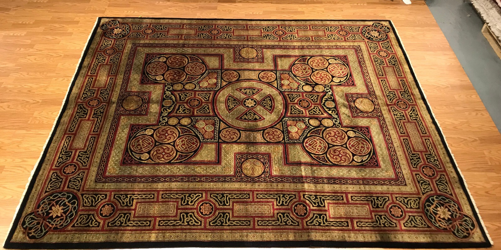 8 X 10 Hand Knotted 100% Wool Area Rug