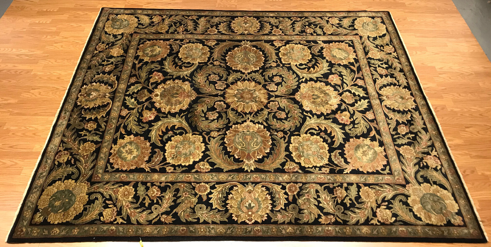 8 X 10 Hand Knotted 100% Wool Area Rug