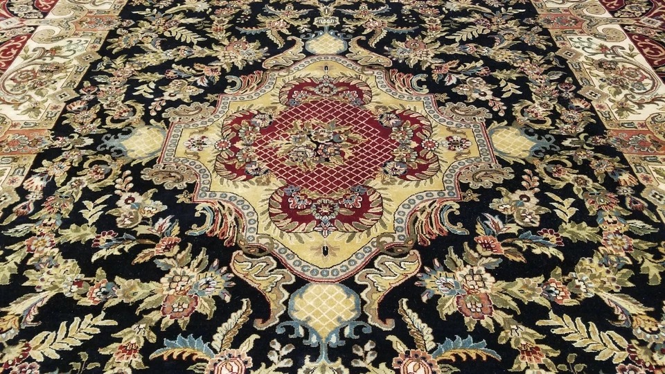 9 x 12 Black fine Quality Hand Knotted Wool Oriental Rug