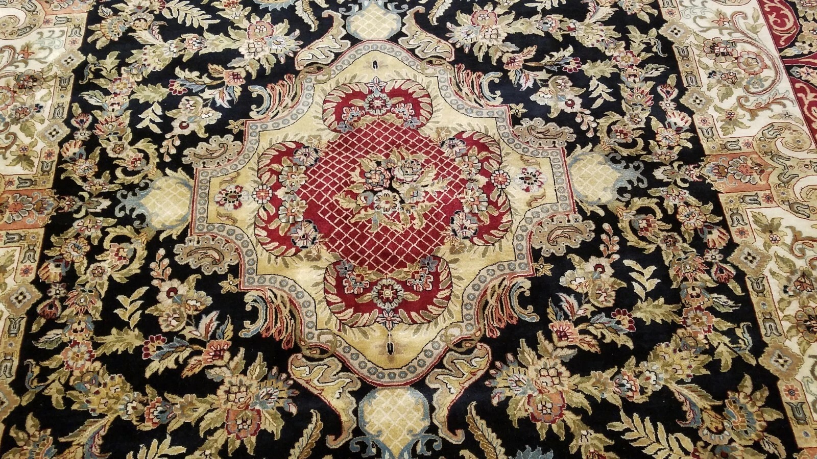 9 x 12 Black fine Quality Hand Knotted Wool Oriental Rug