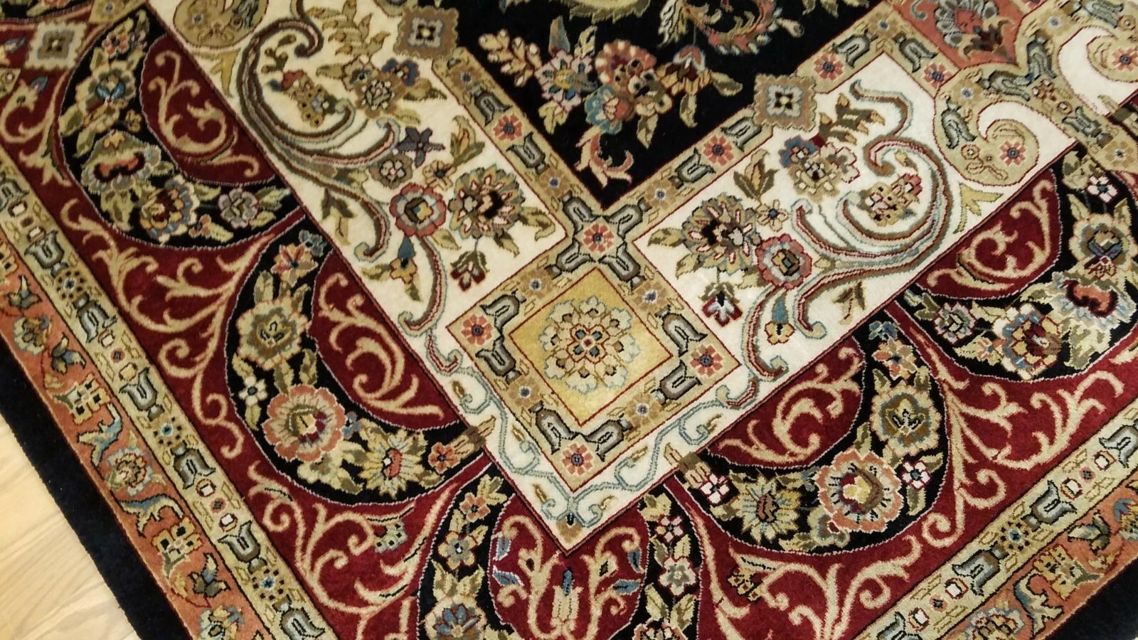 9 x 12 Black fine Quality Hand Knotted Wool Oriental Rug