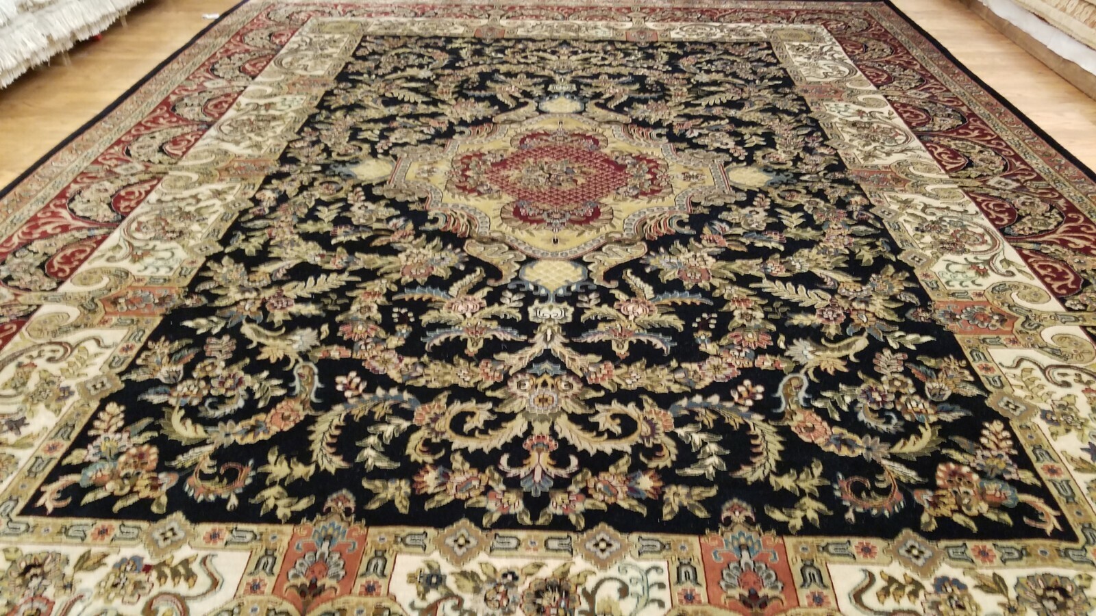9 x 12 Black fine Quality Hand Knotted Wool Oriental Rug
