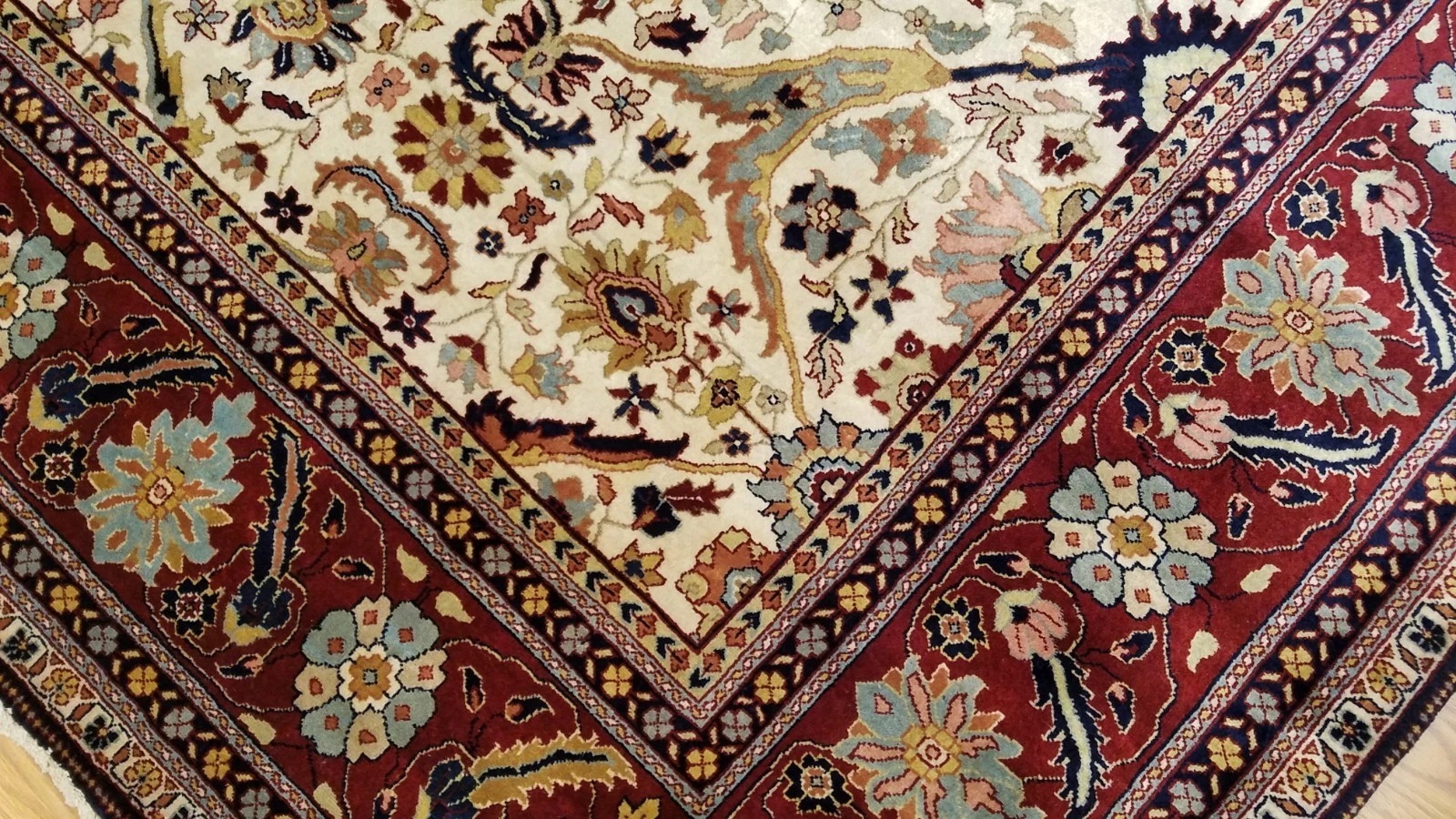 8 x 10 Fine Quality Vegetable Dye Ivory Brick Indo Sarouk Hand Knotted Wool Rug
