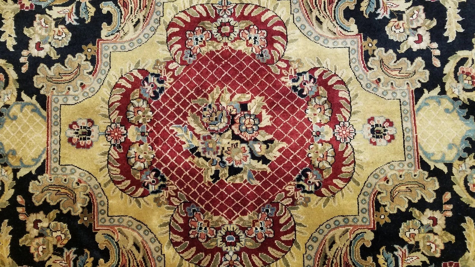 8 x 10 Fine Quality Vegetable Dye Black & Red Hand Knotted Wool Rug