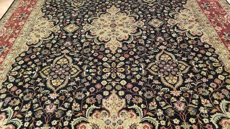8 x 10 Fine Quality Vegetable Dye Black & Rose Hand Knotted Wool Rug
