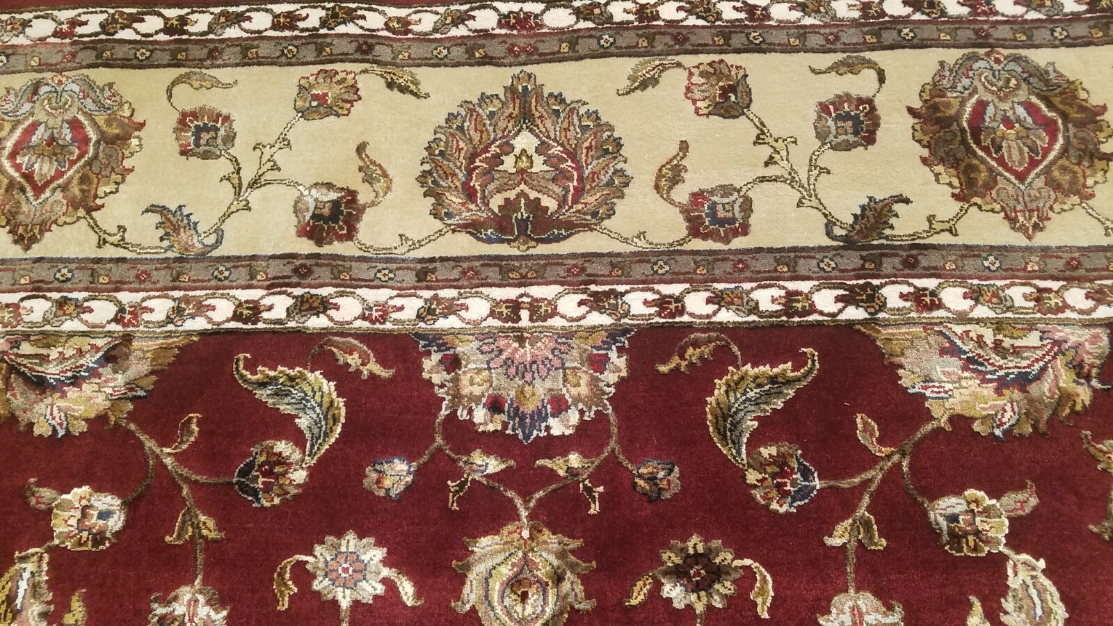 9 x 12 Red Very Beautiful Wool & Silk hand Knotted Wool Oriental Rug